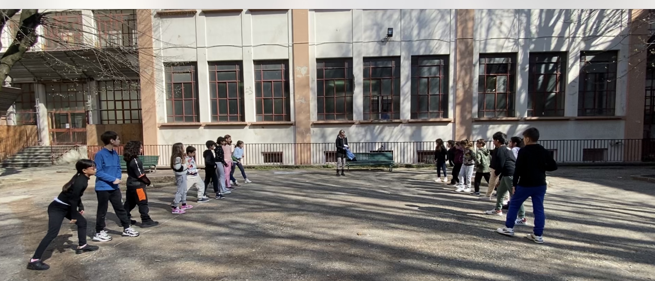 gioco della bandiera nella versone grammaticale. gioco adatto alla scuola primaria
